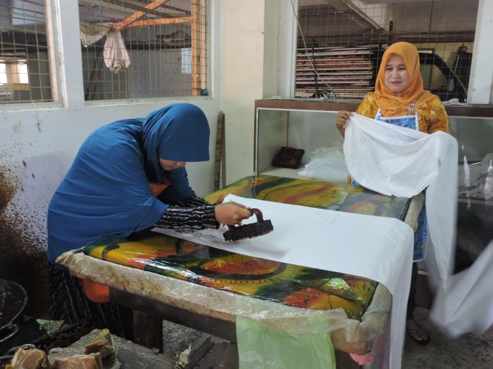 Disperindag Prov, Kepri Mengadakan Bimbingan Teknis Bagi IKM Batik Melalui Pewarnaan Alami Sargasum di Kota Batam